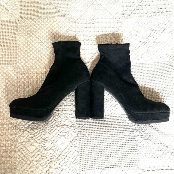 FOREVER 21 Black Platform Ankle Bootie - Picture 6 of 9